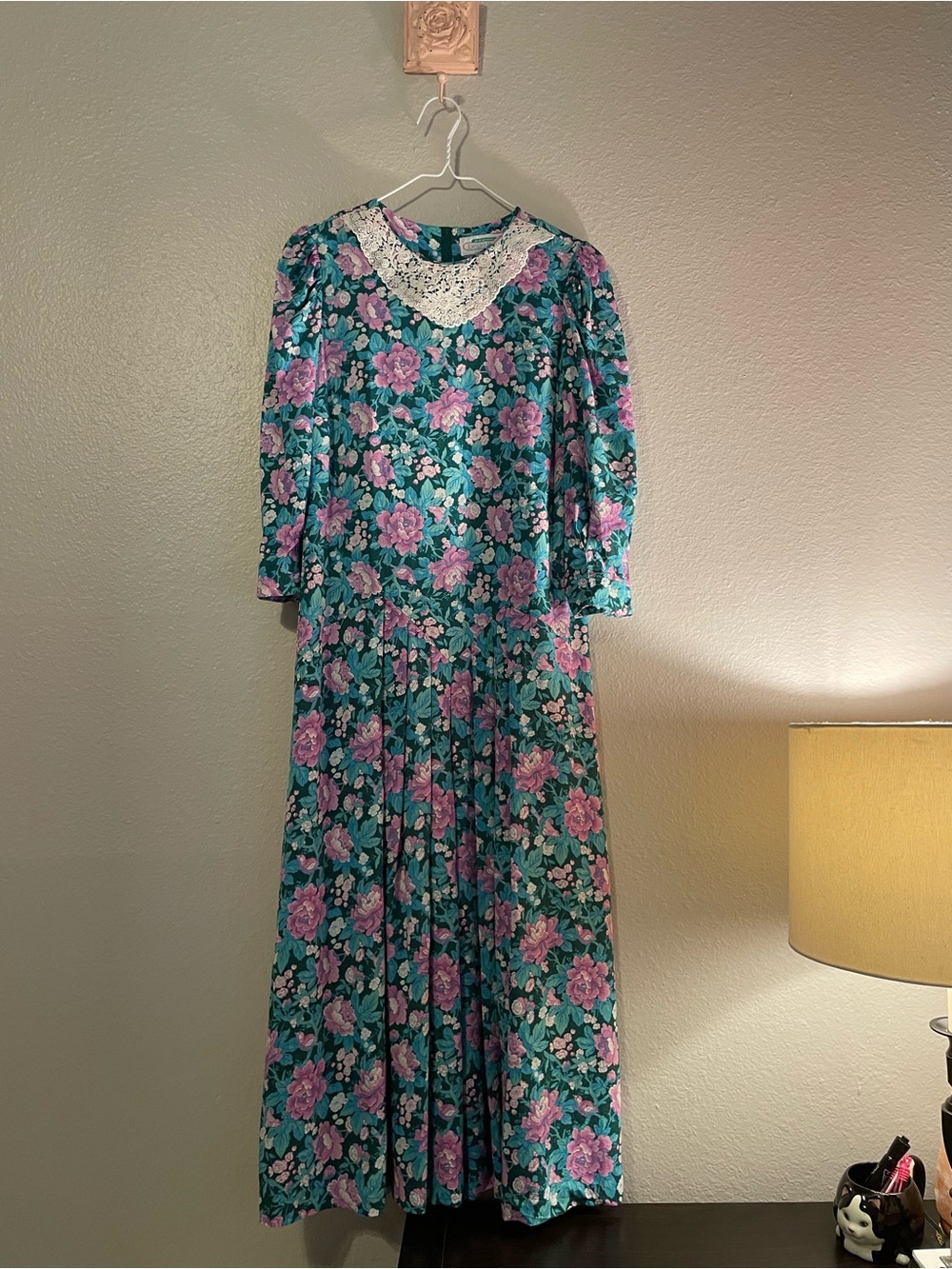 Vintage Teal Floral Midi Dress with Pink Flowers and Lace Collar